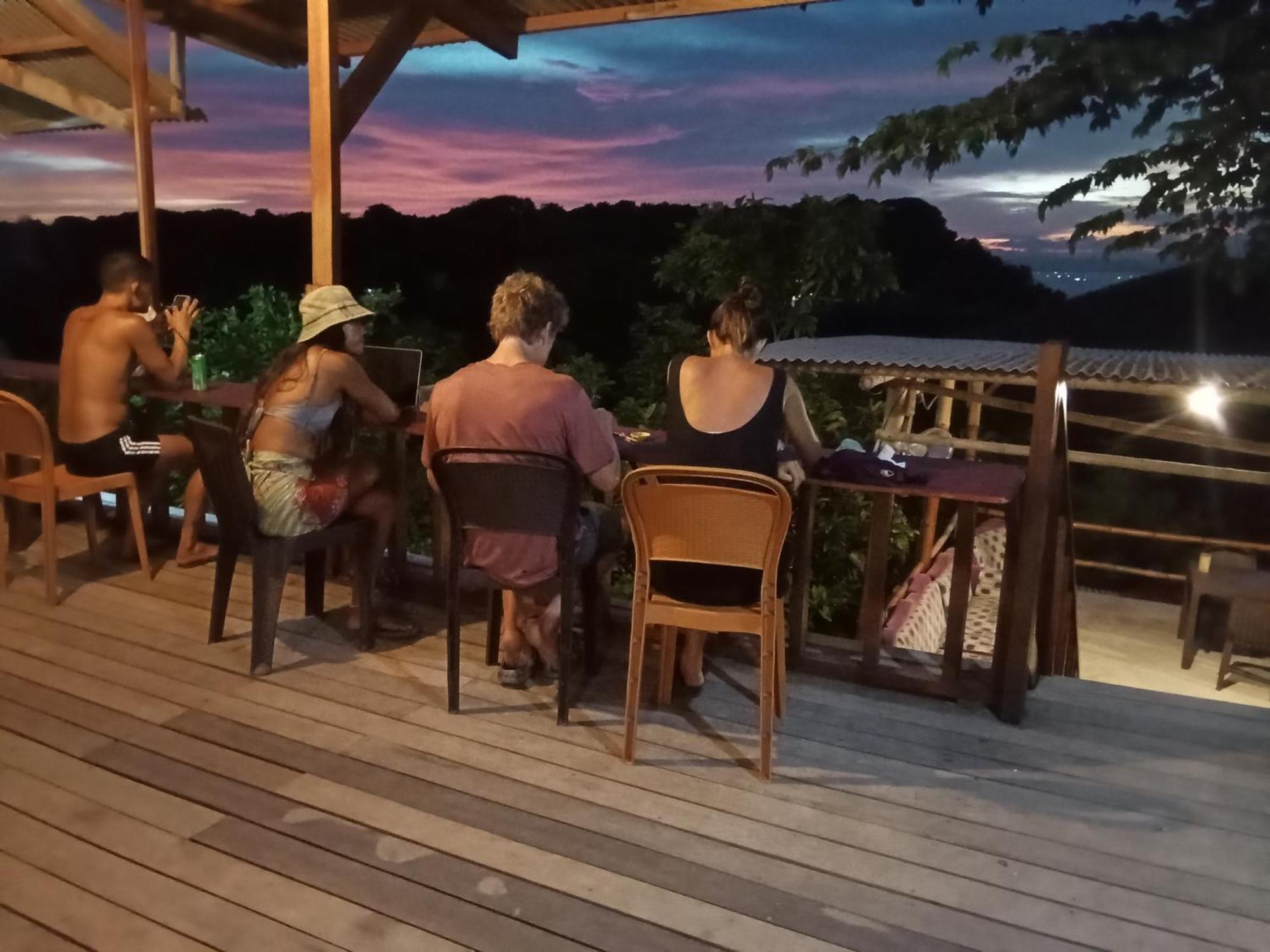 Feby'S Homestay Ekas ภายนอก รูปภาพ